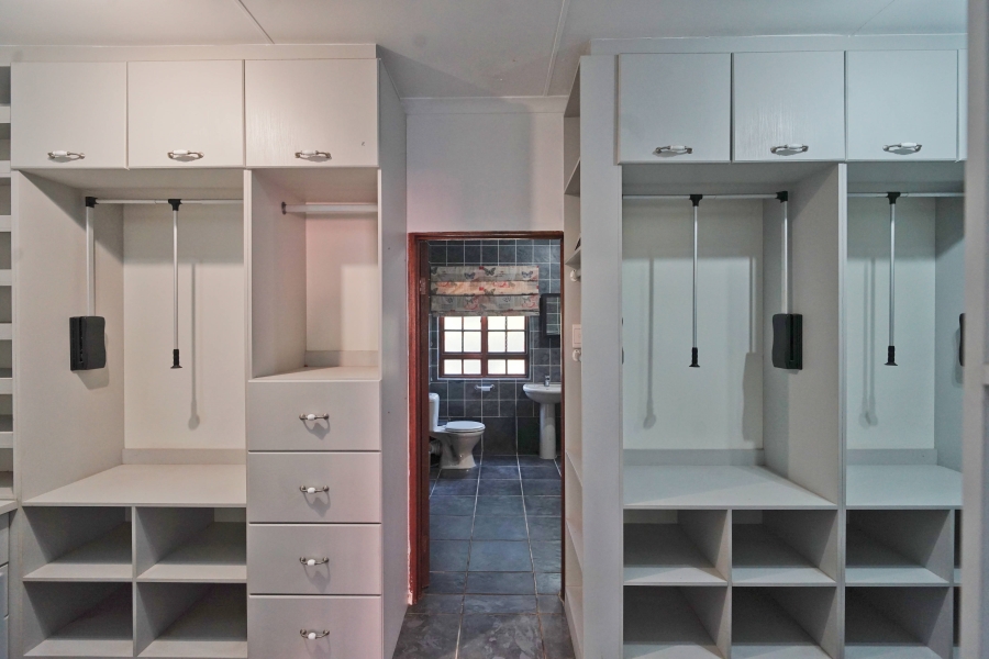 4 Bedroom Property for Sale in Cove Rock Eastern Cape